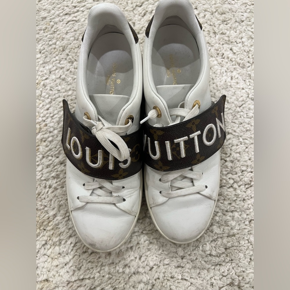 louis vuitton women’s size 8.5 sneaker